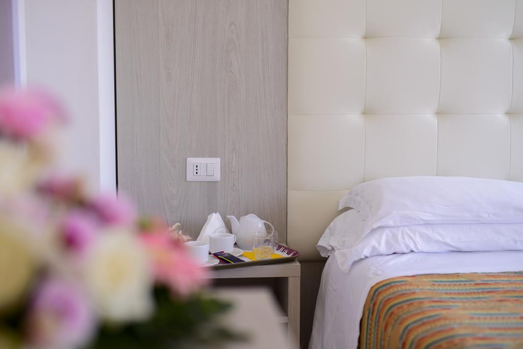 מילאנו מריטימה Hotel Suisse חדר תמונה